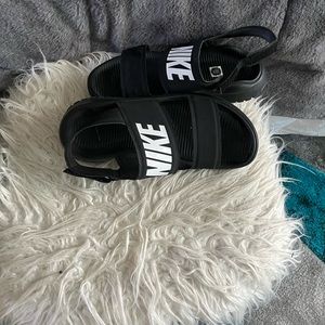 Women’s Nike sandal sizes 8